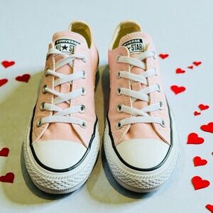 CONVERSE CTAS Low Top Sneakers • Light Pink • Size 6 • Women